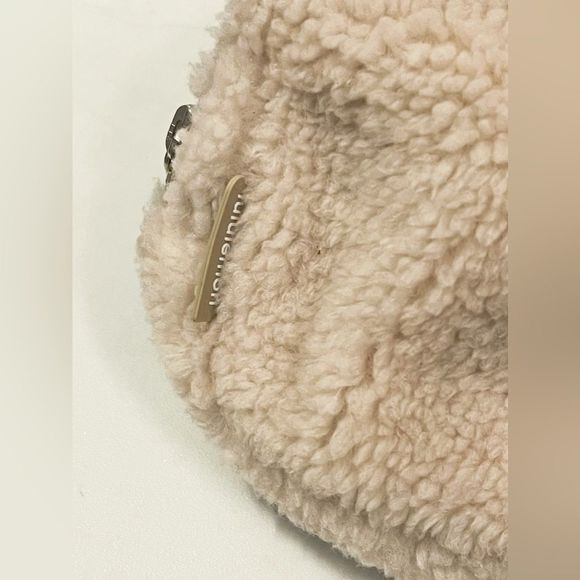 LULULEMON Everywhere Fleece Belt Bag - Picture 4 of 13